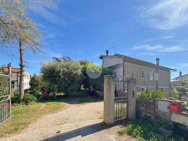 casa indipendente in vendita a Corchiano