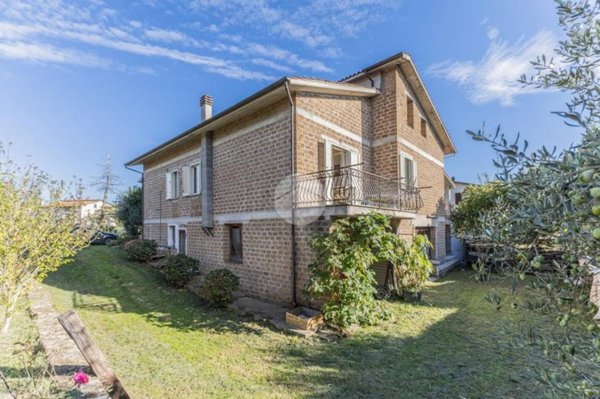 casa indipendente in vendita a Corchiano
