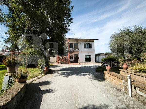 casa indipendente in vendita a Corchiano