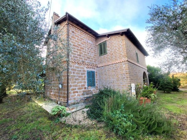 casa indipendente in vendita a Corchiano