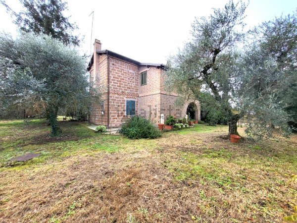casa indipendente in vendita a Corchiano