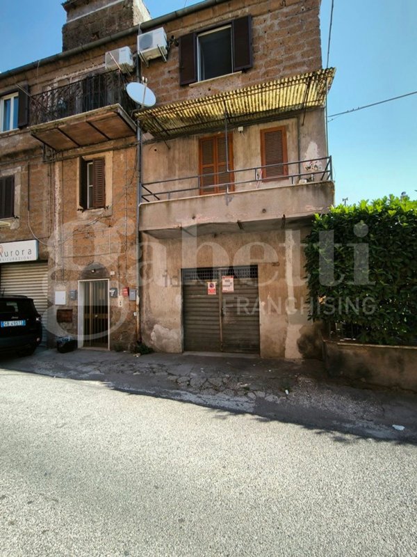 locale di sgombero in vendita a Corchiano