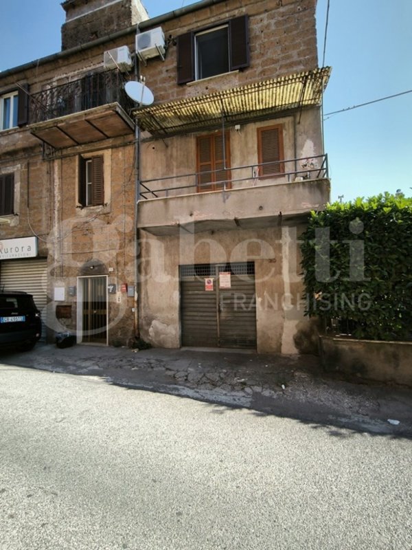 locale di sgombero in vendita a Corchiano