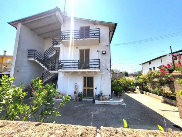 casa indipendente in vendita a Corchiano