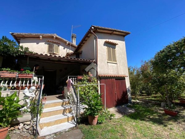 casa indipendente in vendita a Fabrica di Roma