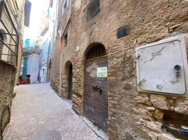 locale di sgombero in vendita a Fabrica di Roma