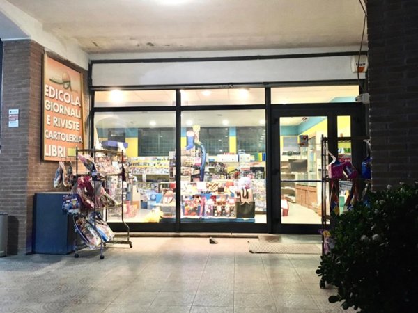 negozio in vendita a Fabrica di Roma in zona Faleri