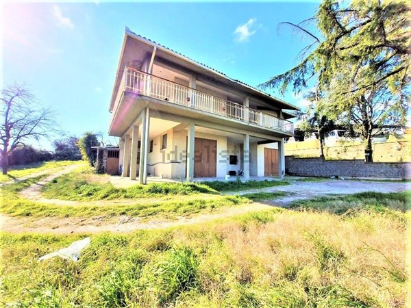 casa indipendente in vendita a Fabrica di Roma
