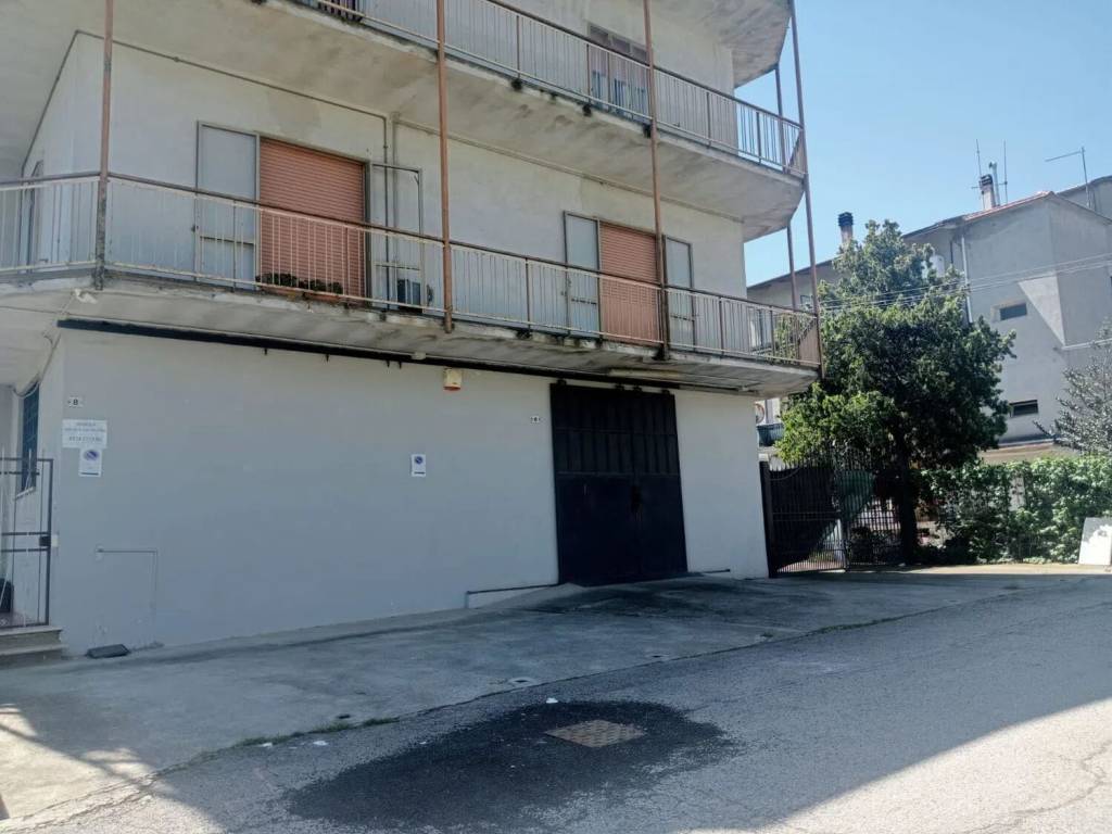 negozio in vendita a Fabrica di Roma