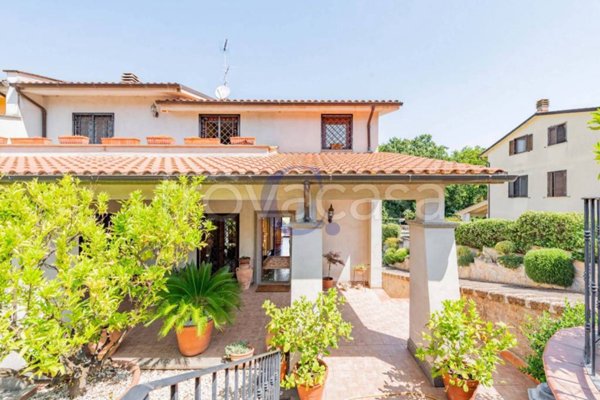 casa indipendente in vendita a Fabrica di Roma
