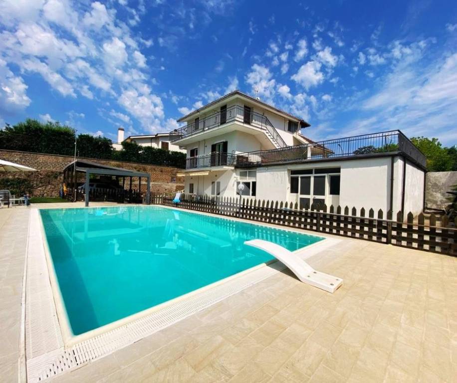 casa indipendente in vendita a Fabrica di Roma
