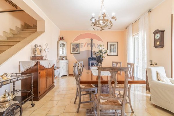 casa indipendente in vendita a Fabrica di Roma