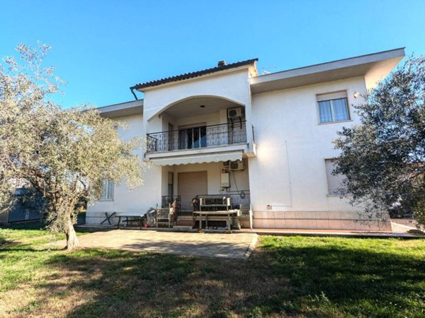 casa indipendente in vendita a Fabrica di Roma