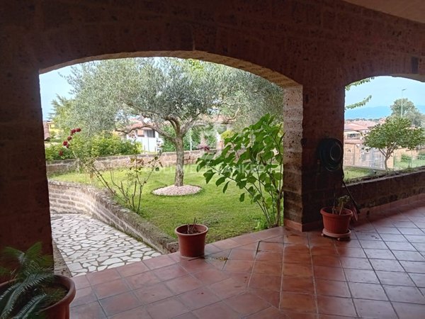 casa indipendente in vendita a Fabrica di Roma