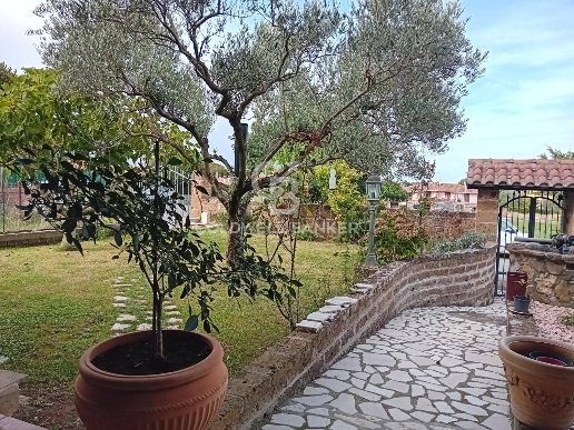 casa indipendente in vendita a Fabrica di Roma