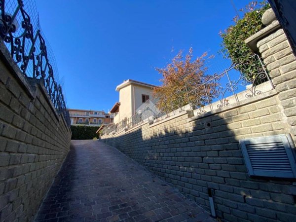 casa indipendente in vendita a Fabrica di Roma