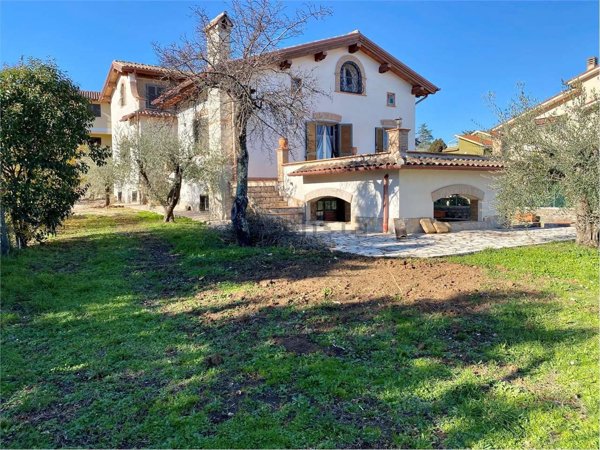 casa indipendente in vendita a Fabrica di Roma