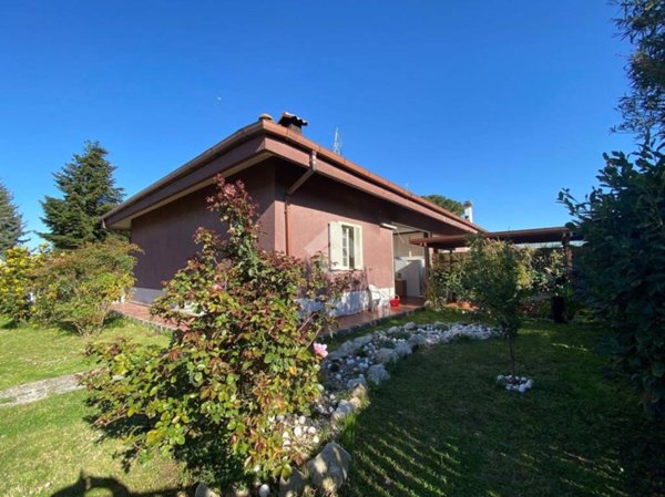 casa indipendente in vendita a Fabrica di Roma