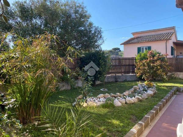 casa indipendente in vendita a Fabrica di Roma