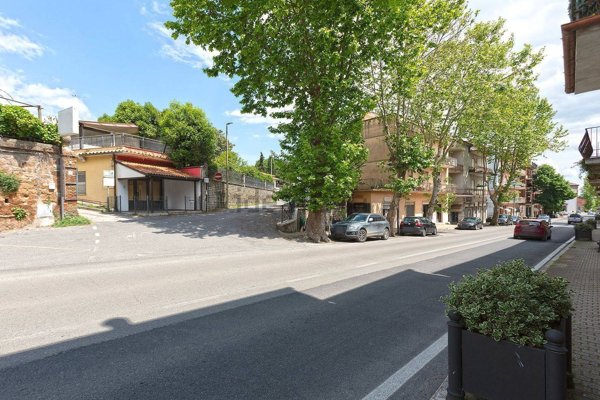 locale commerciale in vendita a Fabrica di Roma