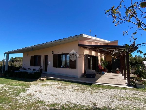 casa indipendente in vendita a Fabrica di Roma