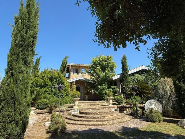 casa indipendente in vendita a Fabrica di Roma