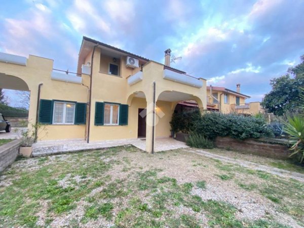 casa indipendente in vendita a Fabrica di Roma