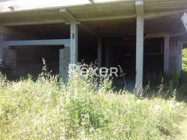 locale commerciale in vendita a Fabrica di Roma