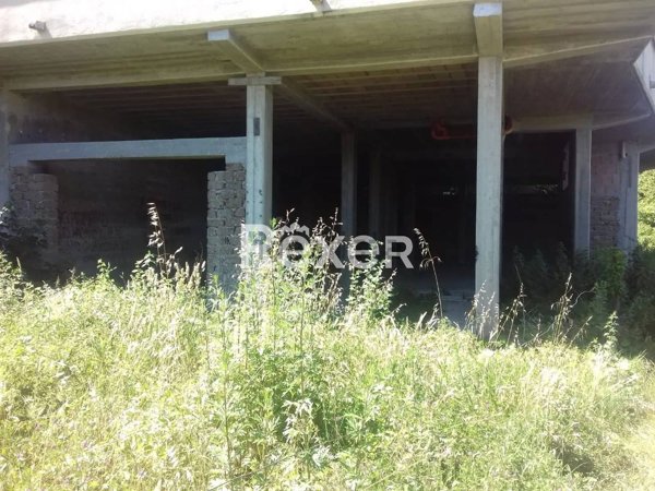 locale di sgombero in vendita a Fabrica di Roma