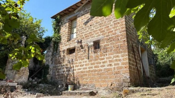 appartamento in vendita a Fabrica di Roma in zona Faleri