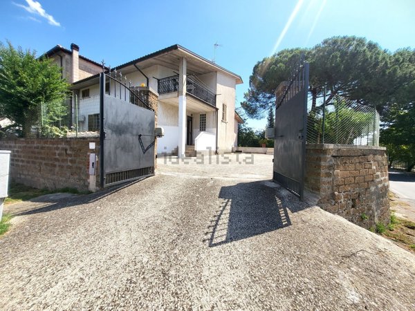 casa indipendente in vendita a Fabrica di Roma