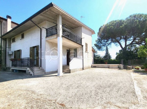 casa indipendente in vendita a Fabrica di Roma