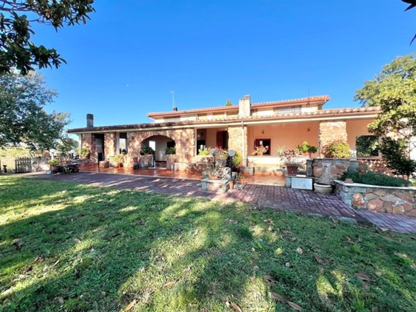 casa indipendente in vendita a Faleria