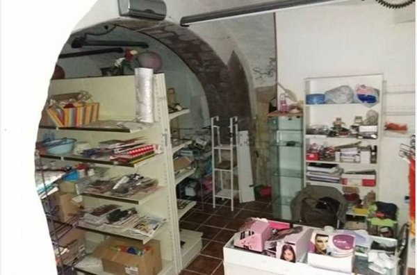 locale commerciale in vendita a Faleria