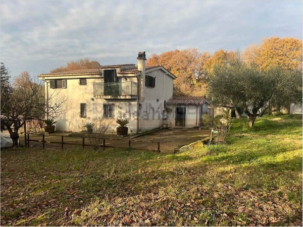 casa indipendente in vendita a Faleria