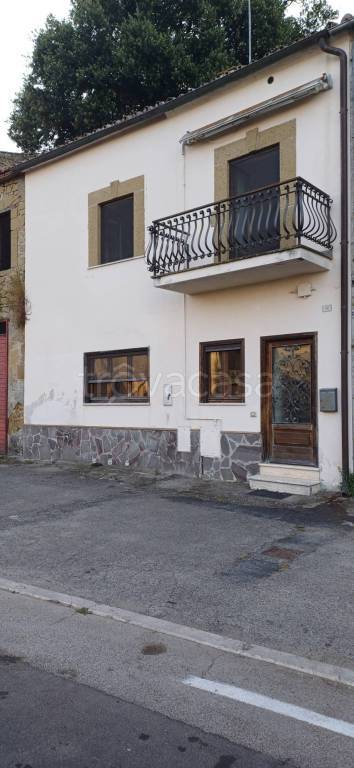 casa indipendente in vendita a Farnese