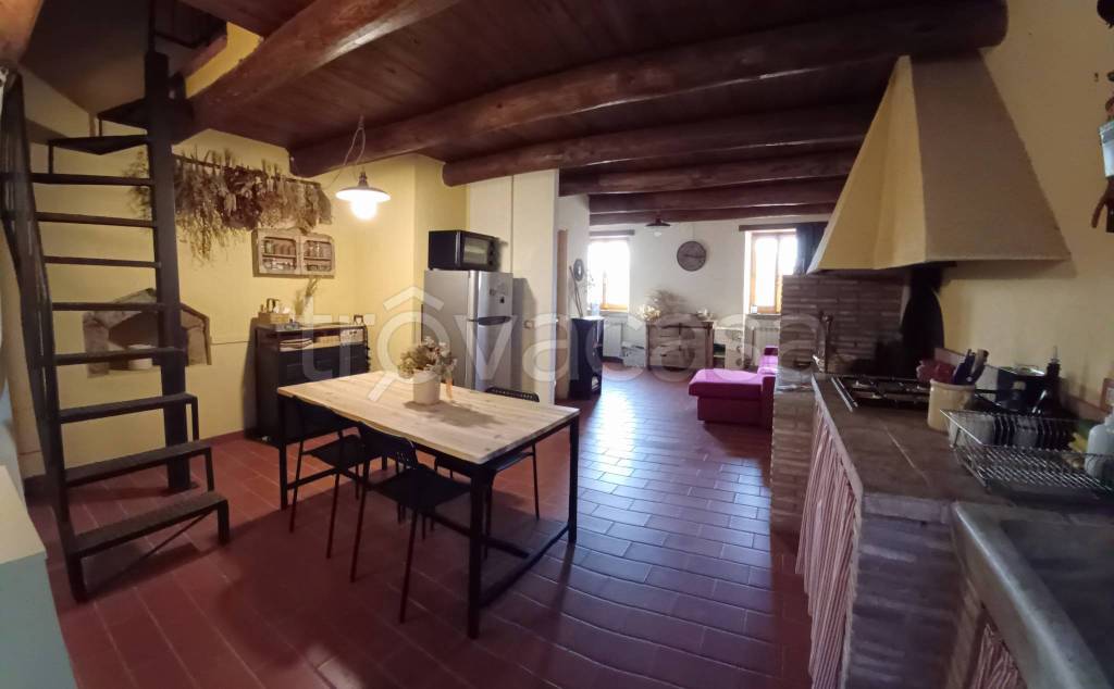 casa indipendente in vendita a Farnese
