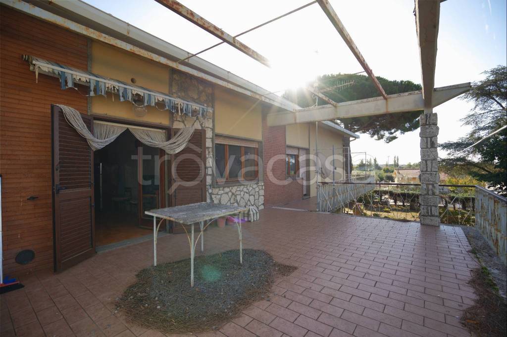 casa indipendente in vendita a Farnese