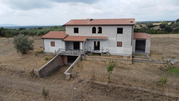 casa indipendente in vendita a Farnese
