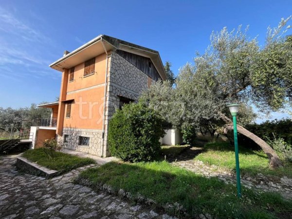 casa indipendente in vendita a Farnese