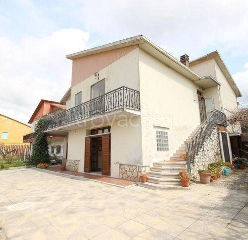 casa indipendente in vendita a Farnese