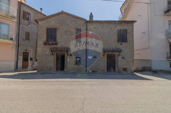 casa indipendente in vendita a Farnese