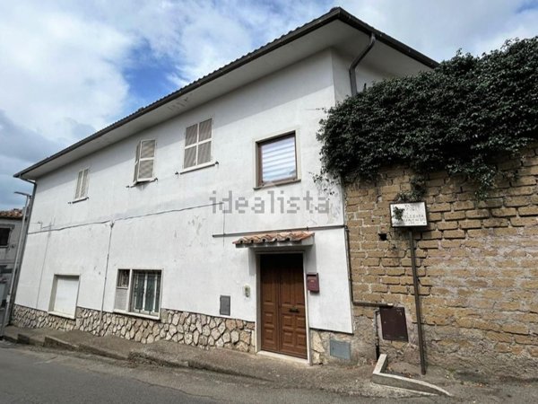 casa semindipendente in vendita a Farnese