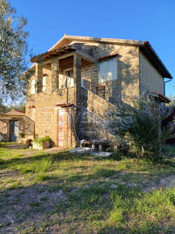 casa indipendente in vendita a Farnese