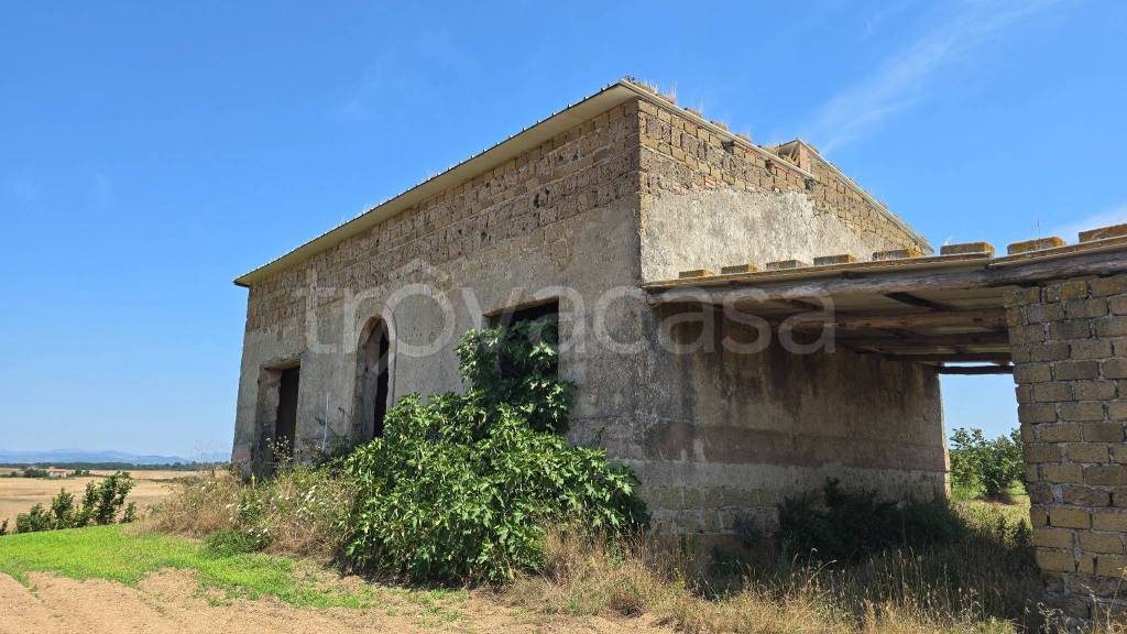 casa indipendente in vendita a Farnese