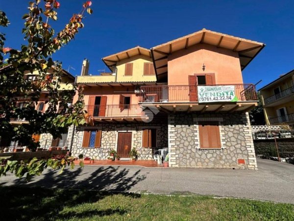 casa indipendente in vendita a Farnese