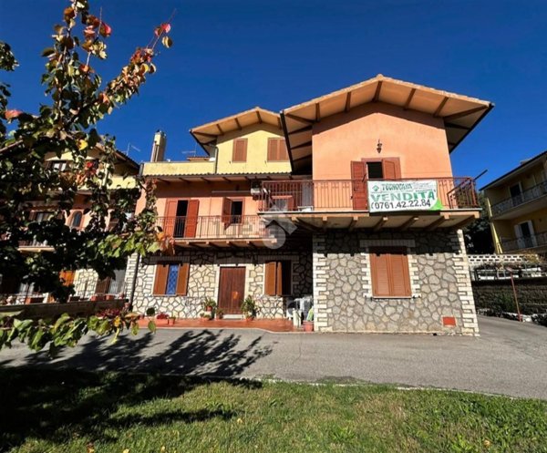 casa indipendente in vendita a Farnese