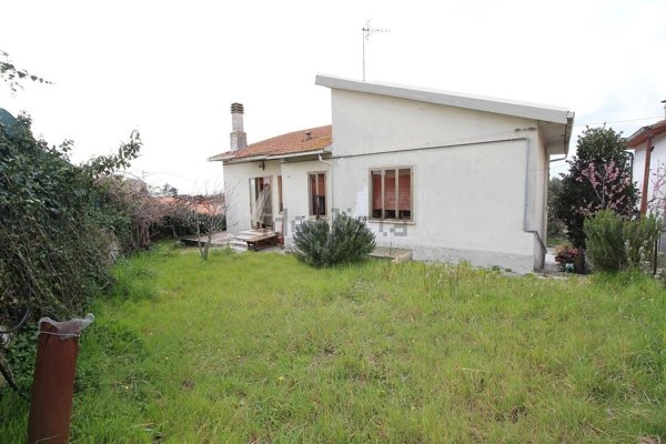 casa indipendente in vendita a Farnese