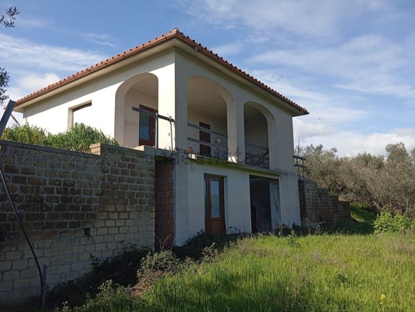 casa indipendente in vendita a Farnese