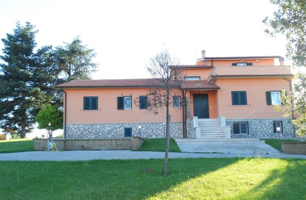 casa indipendente in vendita a Farnese